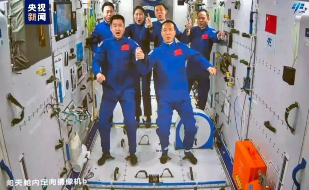 get 2 4 1 Shenzhou XV launched successfully